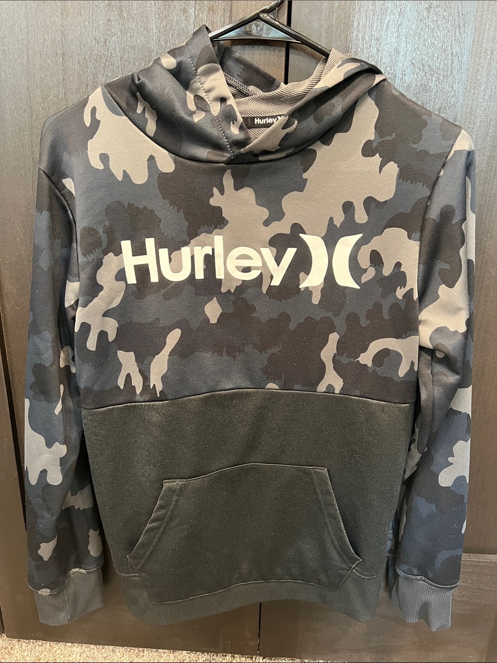 Hurley boy’s Black, navy & gray Camo Crewneck Pullover